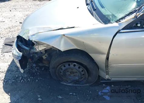 2003 Toyota Camry Le z USA, uszkodzony, nr VIN 4T1BE32K43U767501